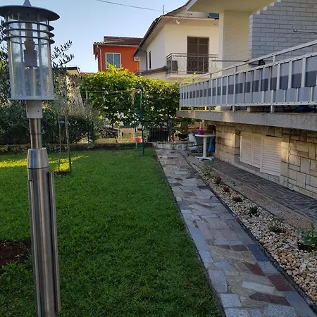 Gemuetliches In Mit Garten Lägenhet